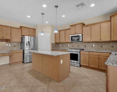 5542 W Kowalsky Lane - Photo Thumbnail 11