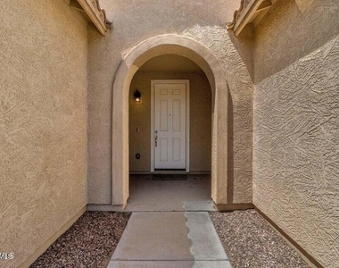 5542 W Kowalsky Lane - Photo Thumbnail 4