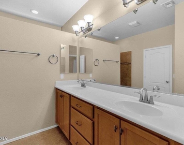 5542 W Kowalsky Lane - Photo Thumbnail 19