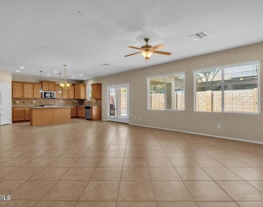 5542 W Kowalsky Lane - Photo Thumbnail 6