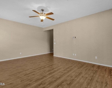 5542 W Kowalsky Lane - Photo Thumbnail 17