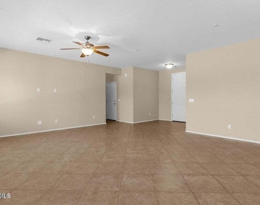 5542 W Kowalsky Lane - Photo Thumbnail 8
