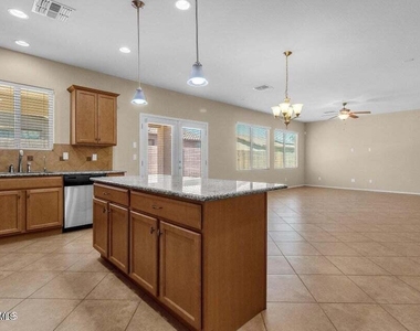 5542 W Kowalsky Lane - Photo Thumbnail 13