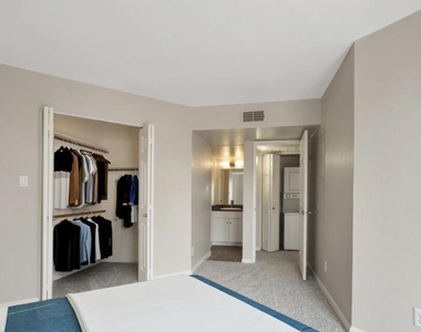 1820 E Bell De Mar Drive - Photo Thumbnail 2