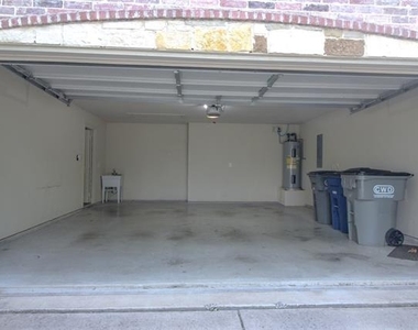 215 Wooded Creek Avenue - Photo Thumbnail 24