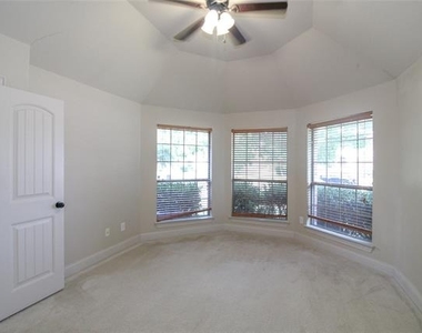 215 Wooded Creek Avenue - Photo Thumbnail 3
