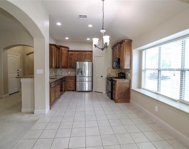 215 Wooded Creek Avenue - Photo Thumbnail 5