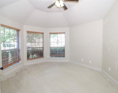 215 Wooded Creek Avenue - Photo Thumbnail 2