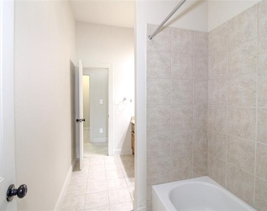 215 Wooded Creek Avenue - Photo Thumbnail 12