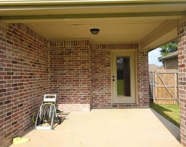 215 Wooded Creek Avenue - Photo Thumbnail 23