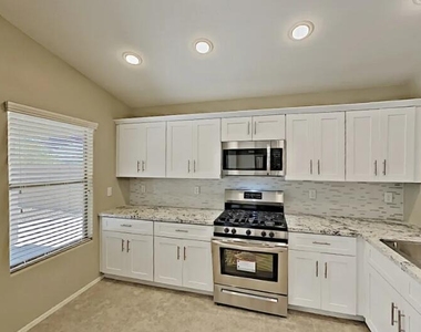 12759 W Desert Mirage Drive - Photo Thumbnail 7