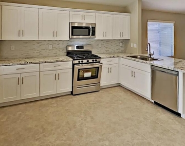 12759 W Desert Mirage Drive - Photo Thumbnail 6