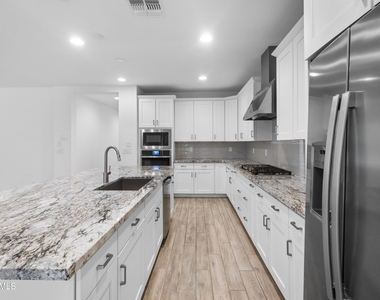 6936 W Maya Way - Photo Thumbnail 5
