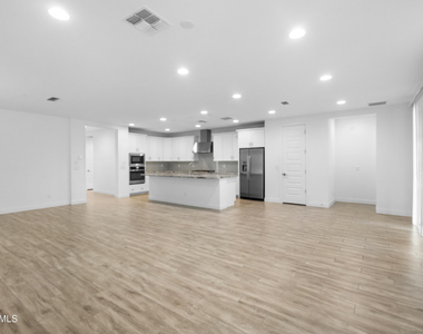 6936 W Maya Way - Photo Thumbnail 8