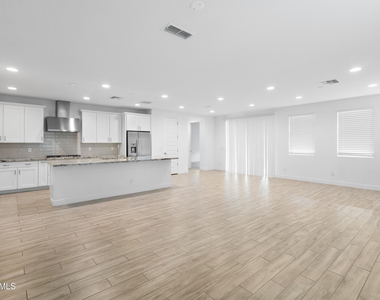 6936 W Maya Way - Photo Thumbnail 9