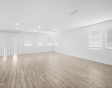 6936 W Maya Way - Photo Thumbnail 10