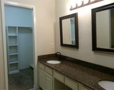 2507 Mardell Drive - Photo Thumbnail 7