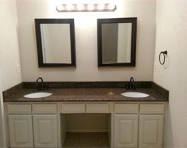 2507 Mardell Drive - Photo Thumbnail 6