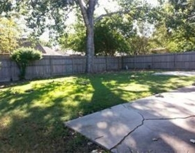 2507 Mardell Drive - Photo Thumbnail 11