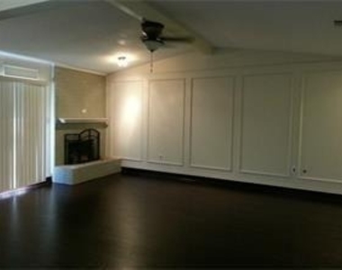 2507 Mardell Drive - Photo Thumbnail 2