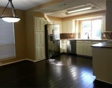 2507 Mardell Drive - Photo Thumbnail 4