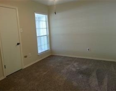 2507 Mardell Drive - Photo Thumbnail 10