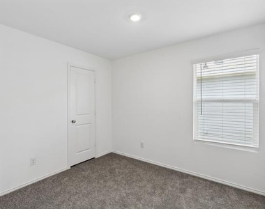 136 Thresher Lane - Photo Thumbnail 4