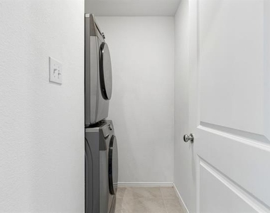 136 Thresher Lane - Photo Thumbnail 3