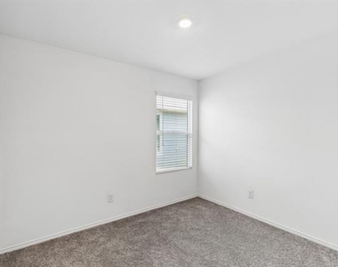 136 Thresher Lane - Photo Thumbnail 6
