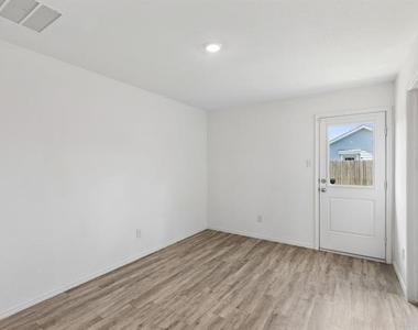 136 Thresher Lane - Photo Thumbnail 7