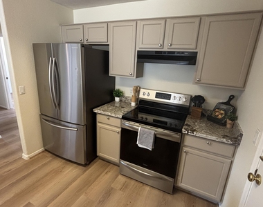 15932 W Lundberg Street - Photo Thumbnail 8
