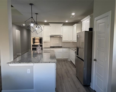 1877 Arbor Drive - Photo Thumbnail 7