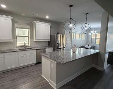 1877 Arbor Drive - Photo Thumbnail 10