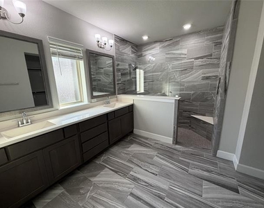 1877 Arbor Drive - Photo Thumbnail 17