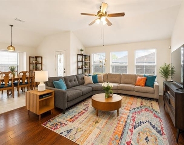 3705 Applewood Road - Photo Thumbnail 6