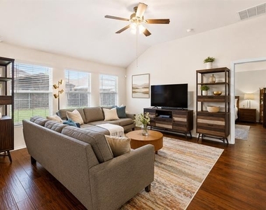 3705 Applewood Road - Photo Thumbnail 5