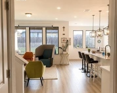 1816 Purtis Creek Drive - Photo Thumbnail 4