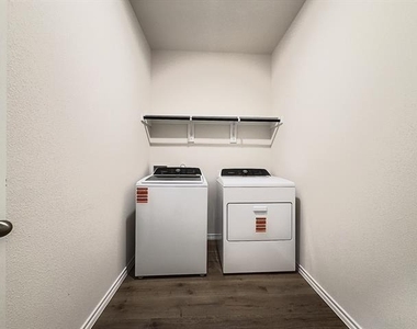 218 Alice Springs Lane - Photo Thumbnail 7