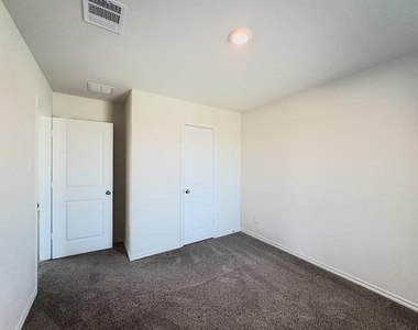 218 Alice Springs Lane - Photo Thumbnail 18