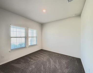 218 Alice Springs Lane - Photo Thumbnail 9