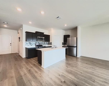 218 Alice Springs Lane - Photo Thumbnail 4