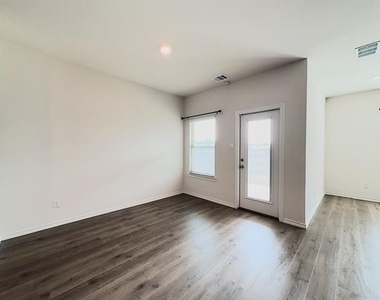 218 Alice Springs Lane - Photo Thumbnail 6