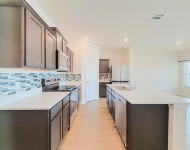 218 Alice Springs Lane - Photo Thumbnail 5