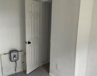 8556 Berkley Drive - Photo Thumbnail 11