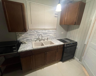8851 Nw 15th Court - Photo Thumbnail 7