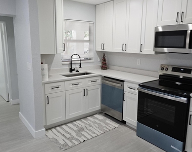 2010 Ne 33rd Street - Photo Thumbnail 6