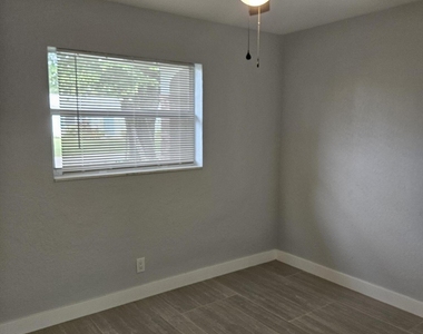 2010 Ne 33rd Street - Photo Thumbnail 12