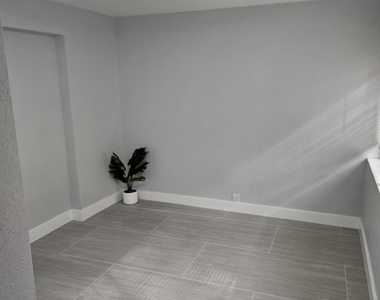 2010 Ne 33rd Street - Photo Thumbnail 13