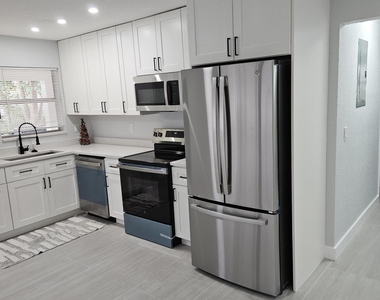 2010 Ne 33rd Street - Photo Thumbnail 5