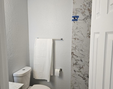 2010 Ne 33rd Street - Photo Thumbnail 14
